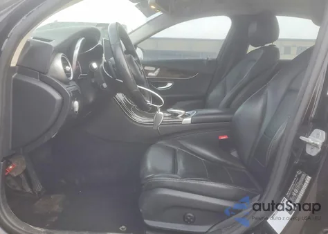 2016 Mercedes-Benz C 300 4Matic z USA, uszkodzony, nr VIN 55SWF4KB7GU117308